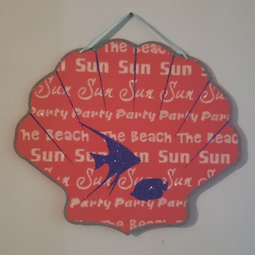 Sea shell glitter wall art